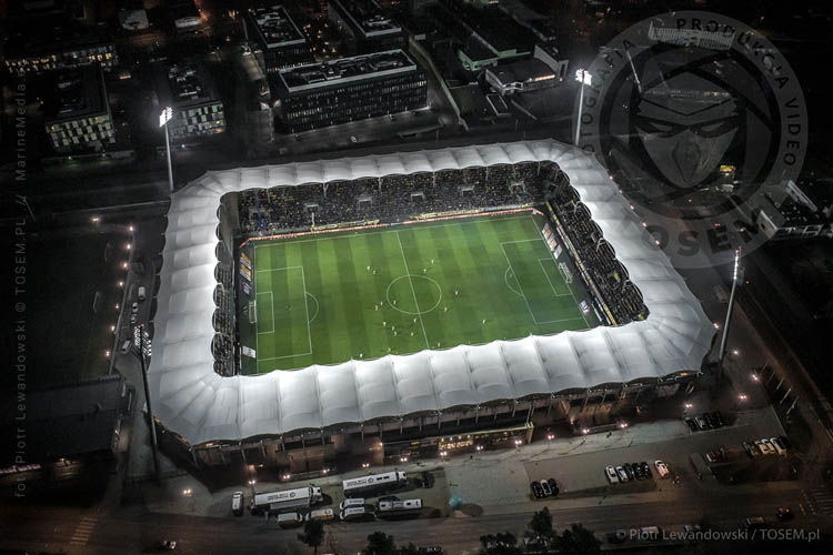 stadion miejski gdynia noc