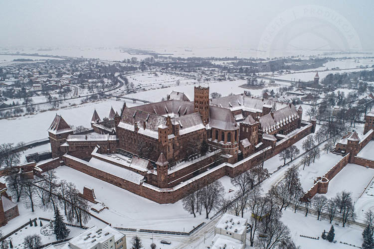 zamek malbork zima